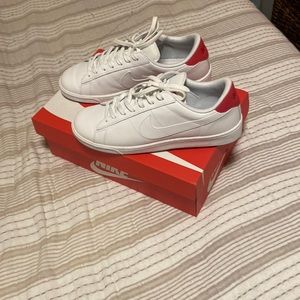 MENS NIKE COURT LEGACY SIZE 10